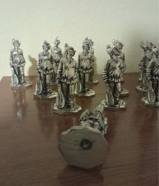 16 Pulcinella in resina (8 cm)