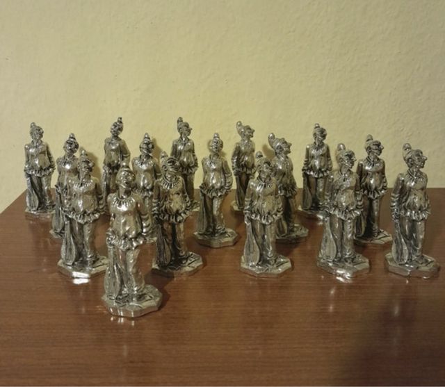 16 Pulcinella in resina (8 cm)