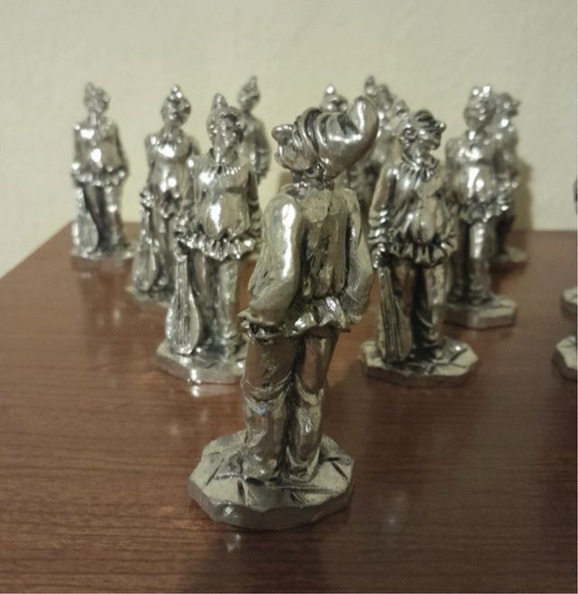 16 Pulcinella in resina (8 cm)