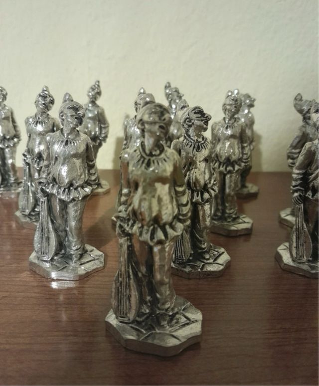 16 Pulcinella in resina (8 cm)