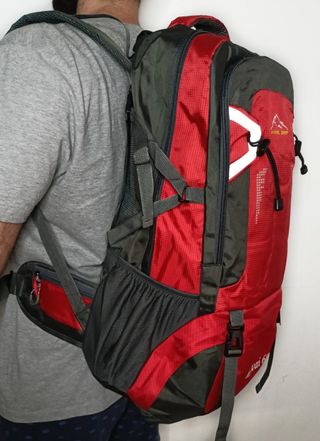 Mochila montaña 60L impermeable – NUEVA
