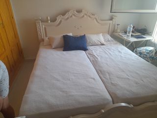 Cama matrimonio clásica blanca