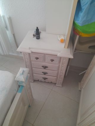 Cama matrimonio clásica blanca