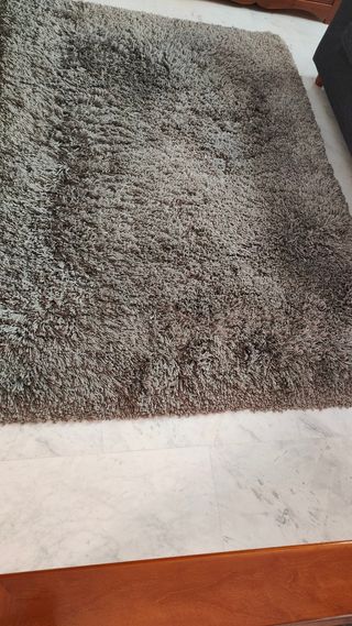 Alfombra beige 195x140cm x5 de altura, comodísima.