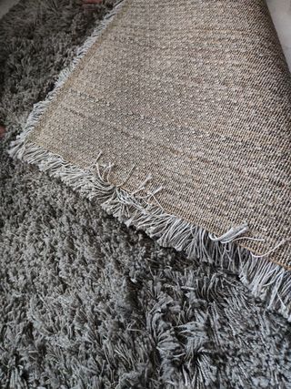 Alfombra beige 195x140cm x5 de altura, comodísima.