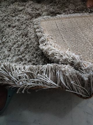 Alfombra beige 195x140cm x5 de altura, comodísima.