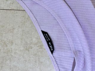 Top corto SHEIN asimétrico lila