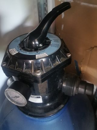 piscina con depuradora de arena de síli