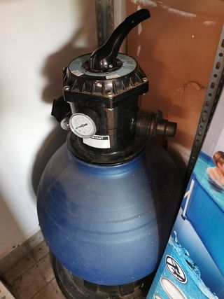 piscina con depuradora de arena de síli