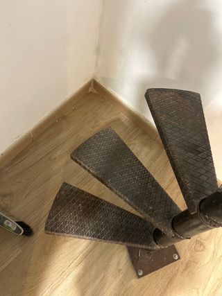 Escalera caracol metal pequeña