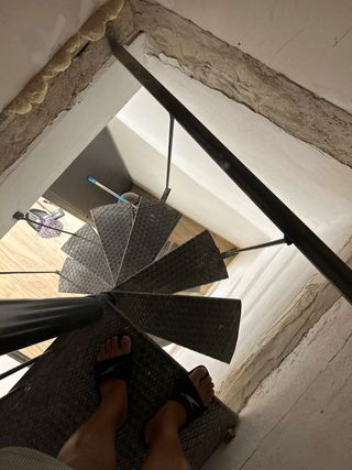 Escalera caracol metal pequeña