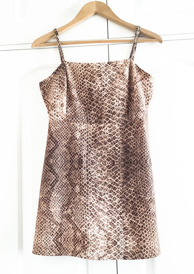 Vestido mini serpiente beige