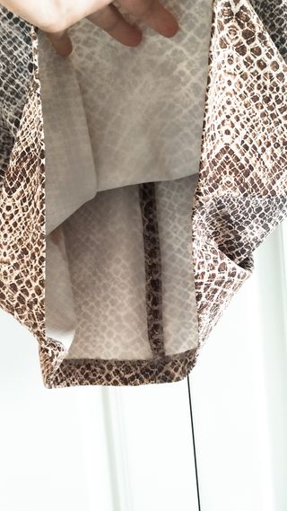 Vestido mini serpiente beige