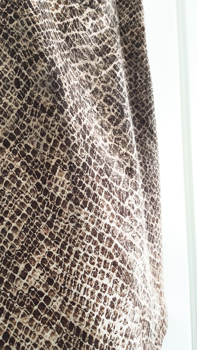 Vestido mini serpiente beige