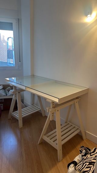 Mesa escritorio IKEA con cristal