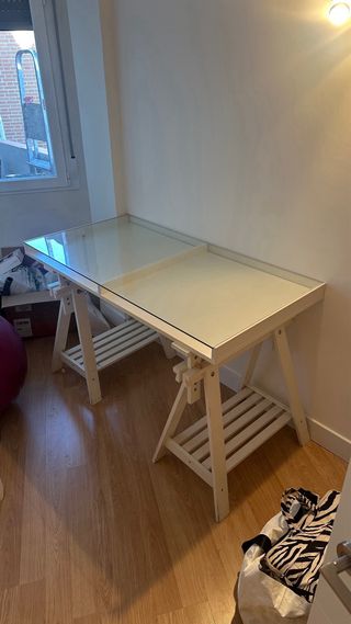 Mesa escritorio IKEA con cristal
