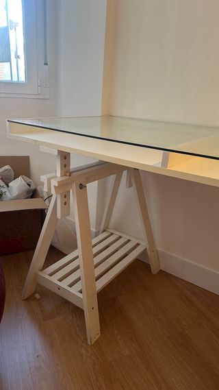 Mesa escritorio IKEA con cristal