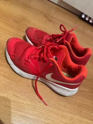 Zapatillas Nike Star Runner rojas