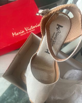 Sandalias Maria Victoria beige