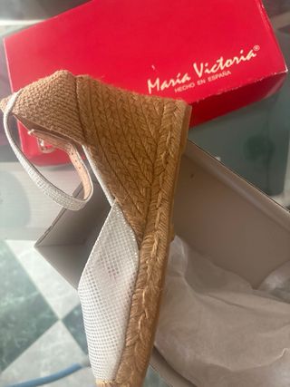 Sandalias Maria Victoria beige