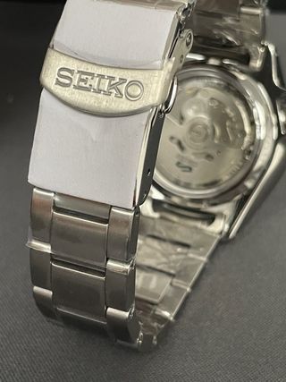 Reloj SEIKO 5 Sport “Black & Gold” SRPE57K1