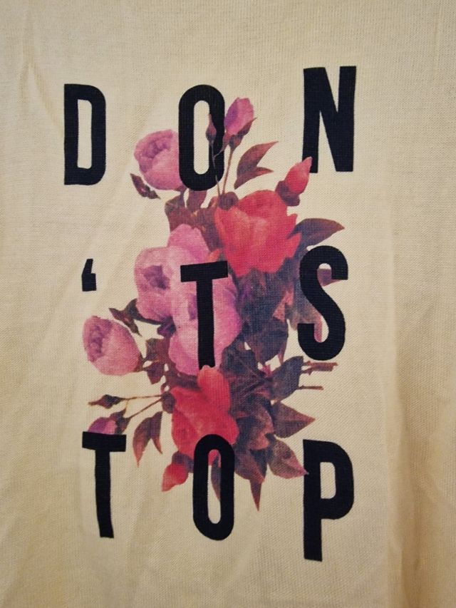 Camiseta flores y encaje