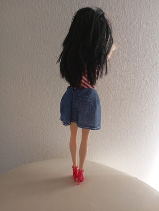 Muñeca Barbie - Vestido Rojo y Azul