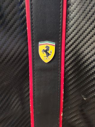 Mochila Ferrari negra y roja