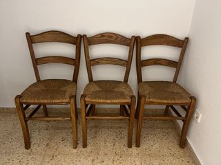 Mesa roble extensible + 2 
sillas.