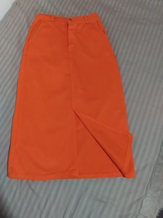 Falda midi naranja talla 42