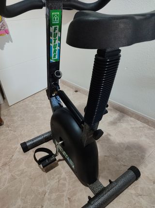 Bicicleta estática ajustable