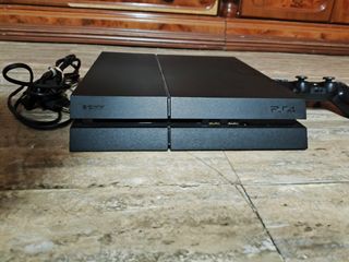 PS4 (PlayStation 4) negra