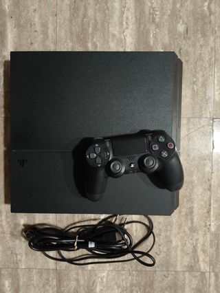 PS4 (PlayStation 4) negra