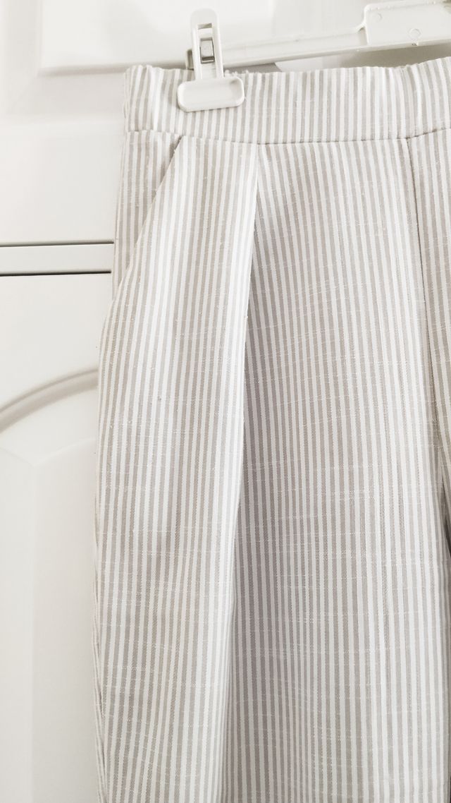 Pantalones rayados beige