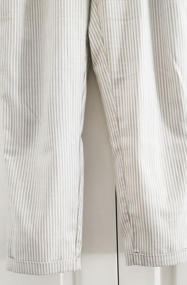 Pantalones rayados beige