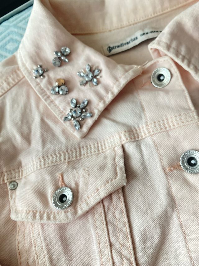 Cazadora Stradivarius rosa