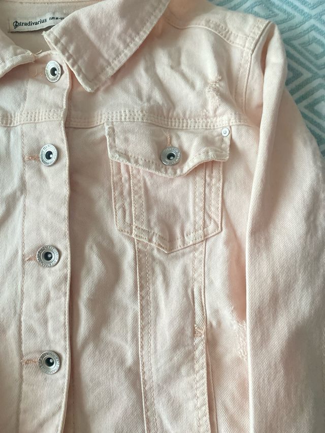 Cazadora Stradivarius rosa