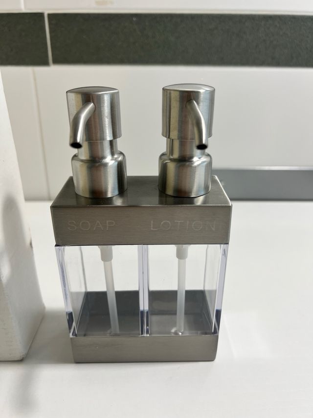 Dosificador jabón baño - 2 botes sin usar