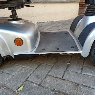 Scooter movilidad reducida. Marca: Invacare Leo