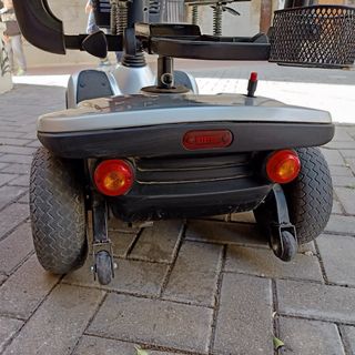 Scooter movilidad reducida. Marca: Invacare Leo