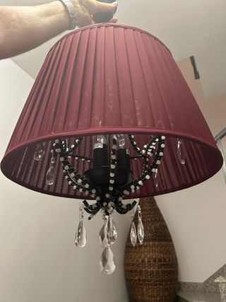 Lampadario rosso e nero