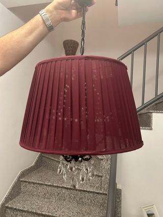 Lampadario rosso e nero