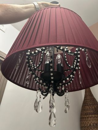 Lampadario rosso e nero