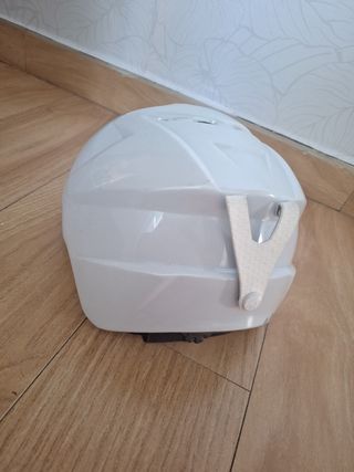 Casco Esquí blanco ajustable de 54 a 58.
