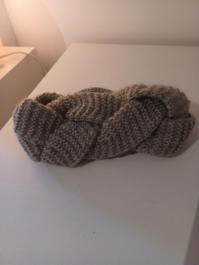 Diadema gris de lana