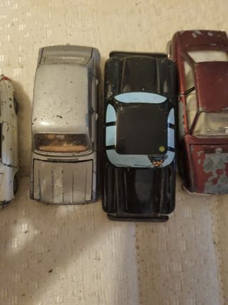 Coches antiguos miniatura