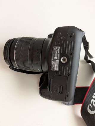 Canon EOS 1100D + Objetivo 18-55mm + Accesorios