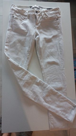 Vaqueros Guess blancos - Talla 28