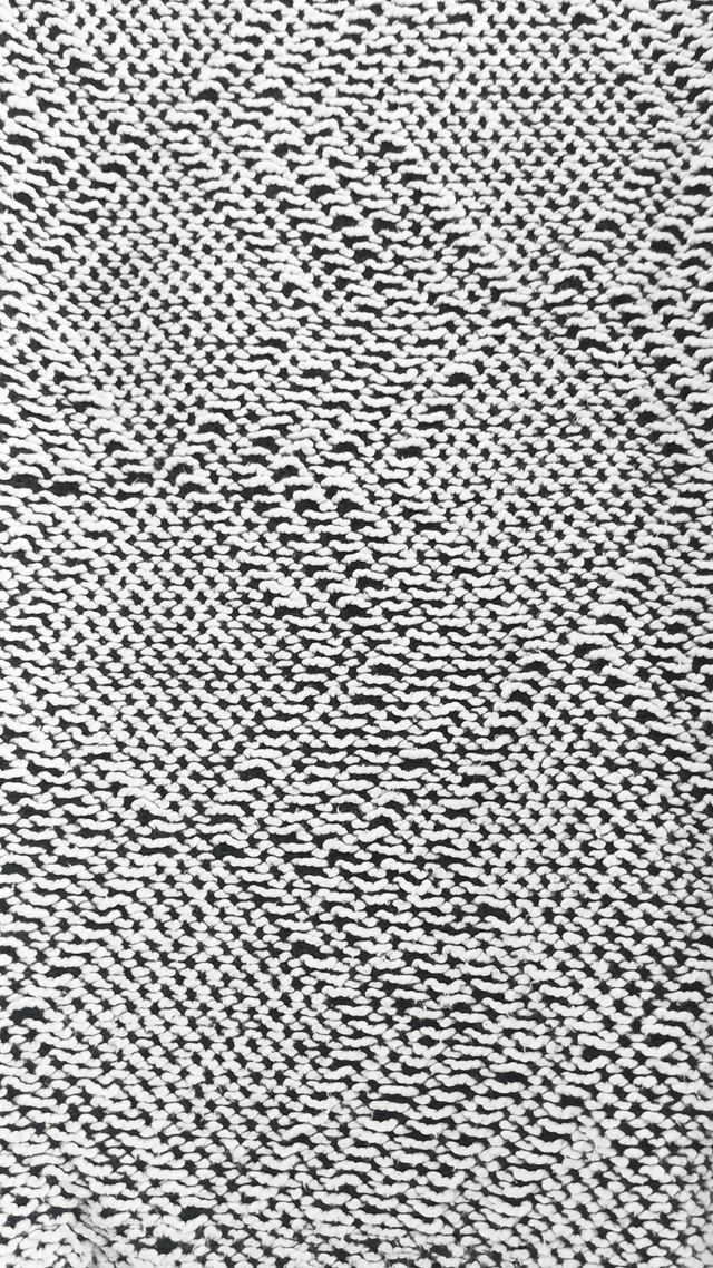 Suéter blanco y negro