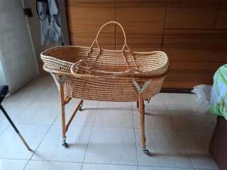 Cuna Moisés bebé mimbre